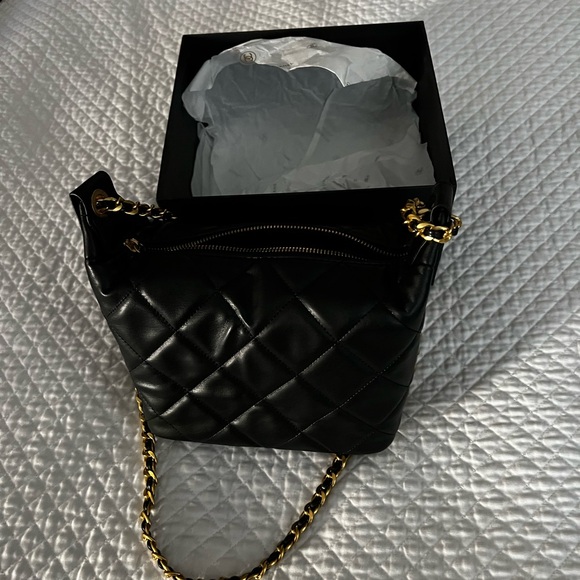 VIP! Chanel Black Quilted Shoulder Bag with Gold Chain. New. - Picture 2 of 5